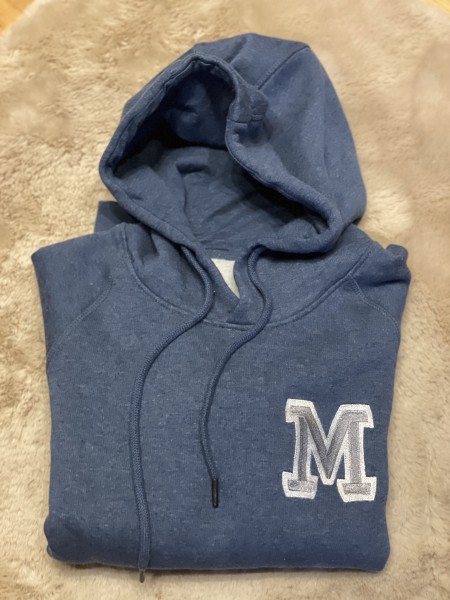 Hoodie mit Mini Initiale -